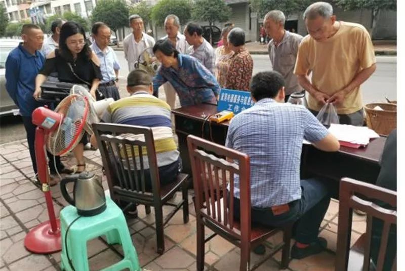 宣漢職業(yè)中專學(xué)校赴下八鎮(zhèn)開展信息技術(shù)咨詢服務(wù)，助力精準(zhǔn)脫貧攻堅(jiān)